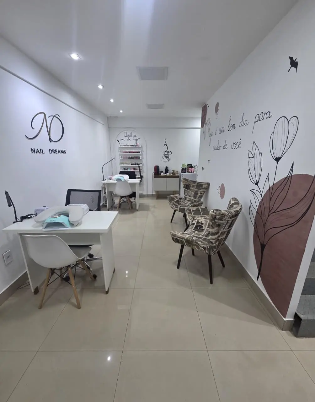 Mesa de atendimento do Studio Nail Dreams